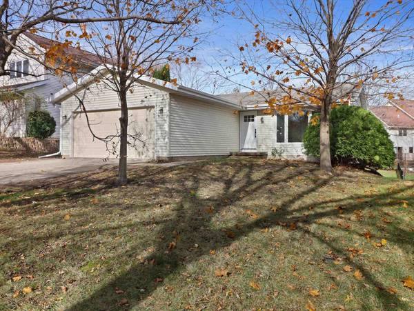 18 Newbury Circle, Madison, WI 53711