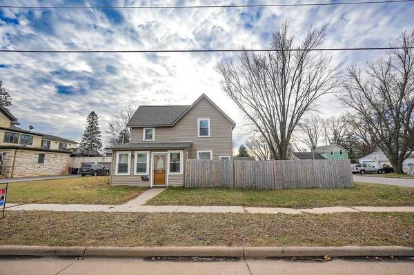 227 W Pearl Street, New Lisbon, WI 53950