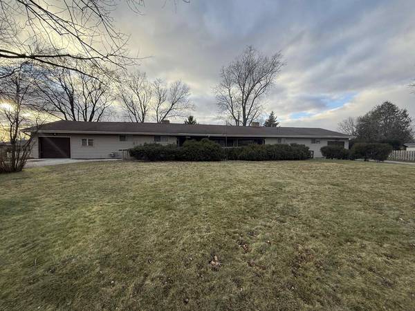 637 N Wright Road, Janesville, WI 53546