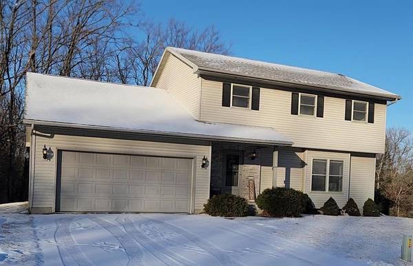 S4335 Fox Hill Circle, Baraboo, WI 53913