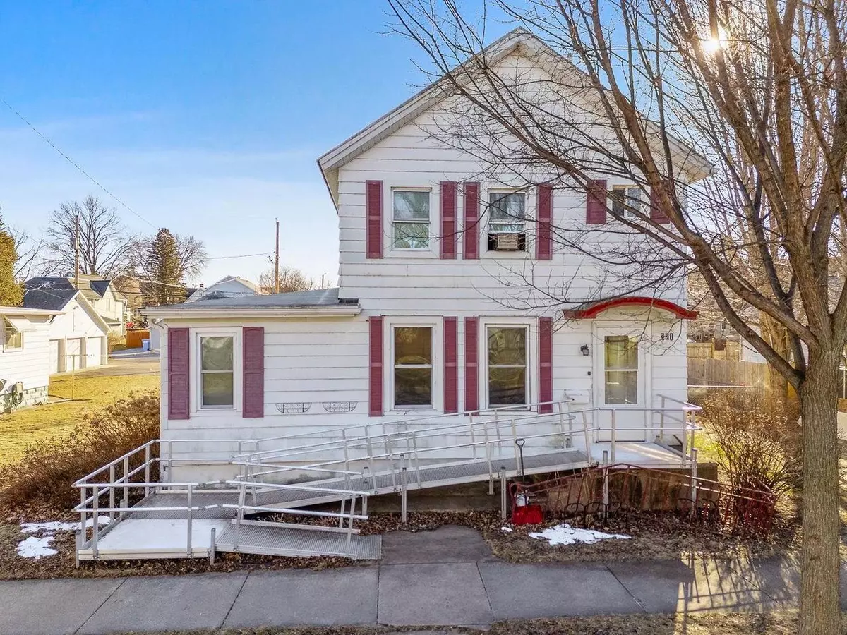 Baraboo, WI 53913,321 5th Avenue