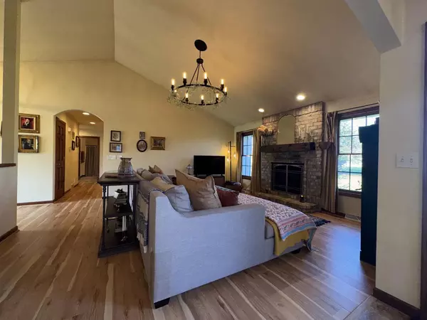 Neenah, WI 54956,1923 Creek Side Drive