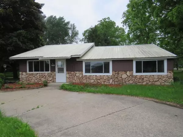 W5910 Lake Street, Packwaukee, WI 53953