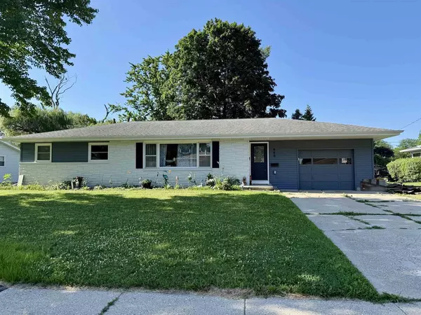 448 E Lincoln Street, Oregon, WI 53575