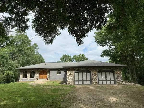 4421 S Oakley Road, Janesville, WI 53546