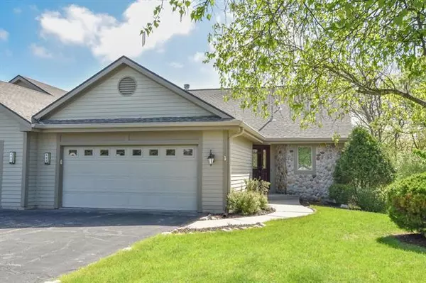 482 Oak Ridge Drive, Hartland, WI 53029