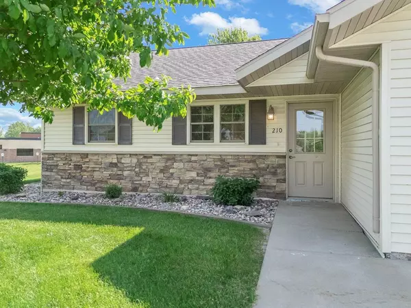 Reedsburg, WI 53959,208-210 Honeysuckle Court