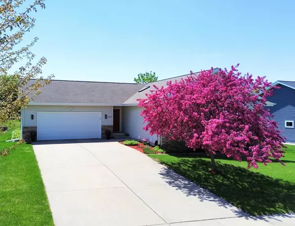 2048 Cambridge Court, Reedsburg, WI 53959