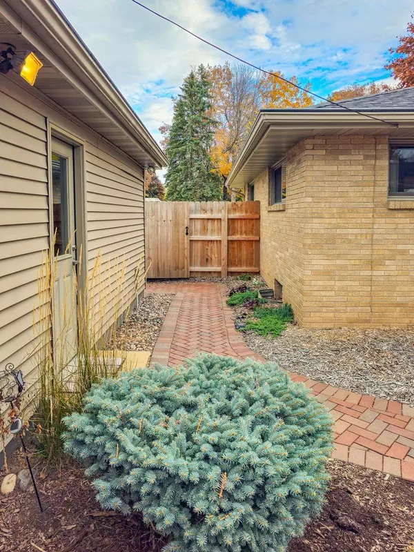 Appleton, WI 54915,1319 E Harding Drive