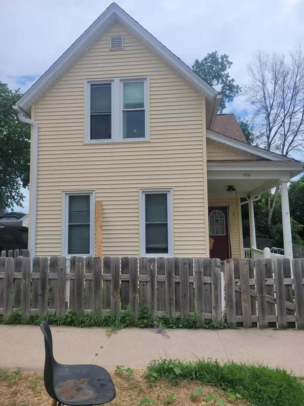 714 N FAIR STREET, Appleton, OH 54911