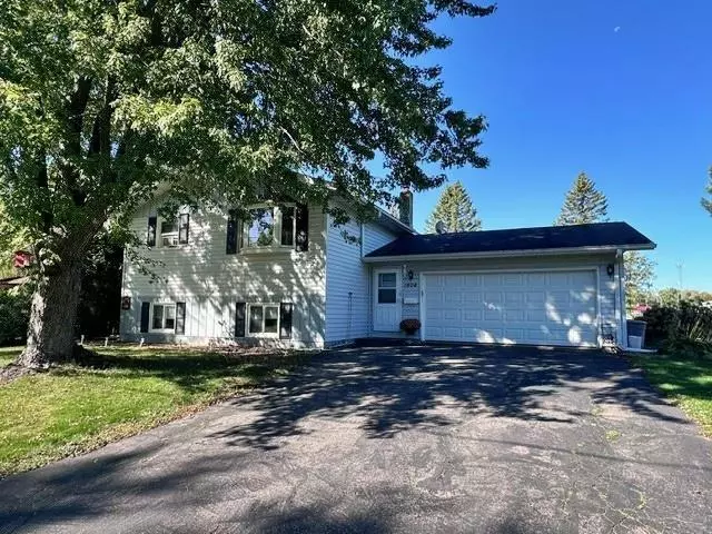 1604 S APPLE AVENUE, Marshfield, WI 54449