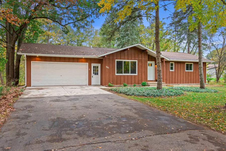 1201 HOLLY LANE, Plover, WI 54467