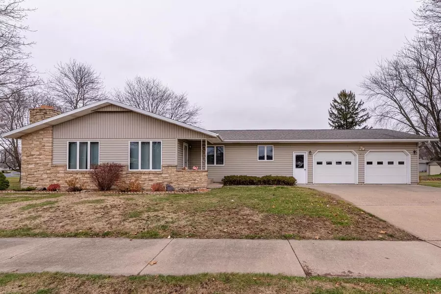 1211 N WALNUT AVENUE, Marshfield, WI 54449