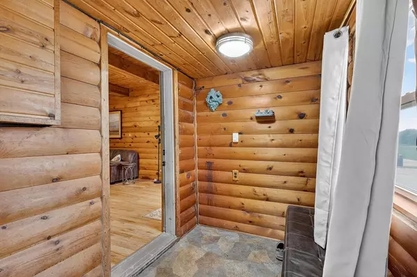 Iola, WI 54945,E2290 FLAATA ROAD