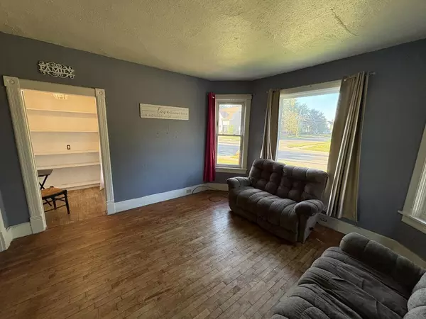 Wisconsin Rapids, WI 54494,910 OAK STREET