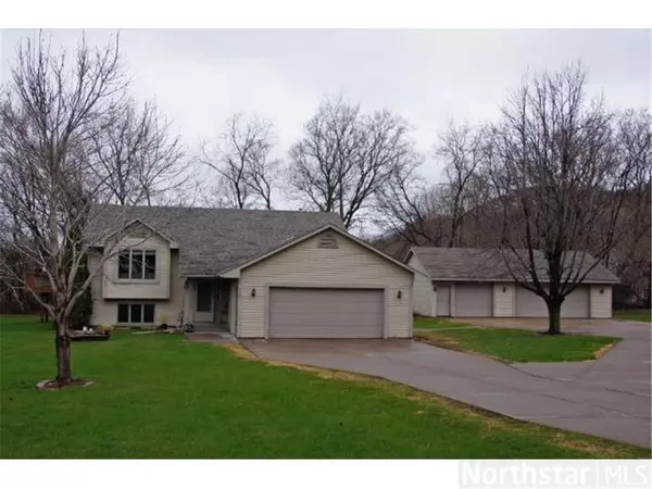 70 E Wood Ridge Dr, River Falls, WI 54022