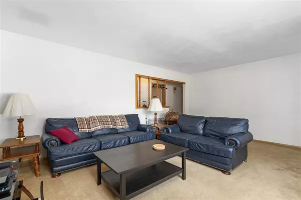 Neenah, WI 54956,905 REDDIN AVENUE