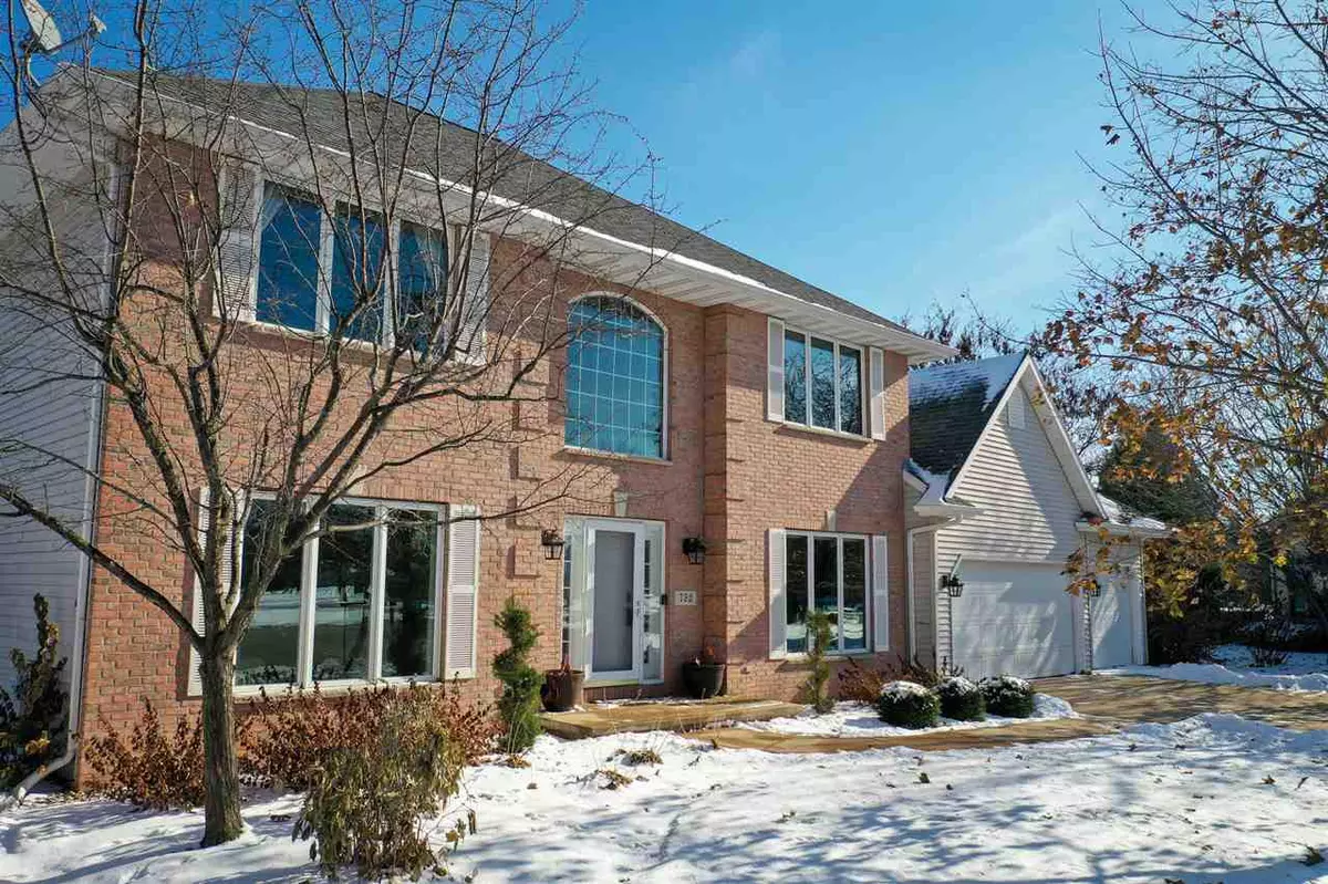 Neenah, WI 54956,752 SADDLEBROOK COURT