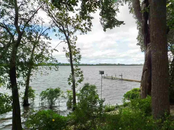 Menasha, WI 54952,1096 LAKESHORE DRIVE