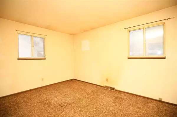 Menasha, WI 54952,1109 FIELDCREST DRIVE