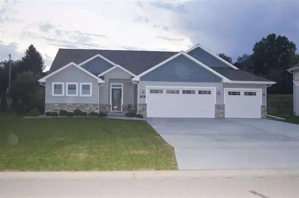 2067 LUXURY DRIVE, Suamico, WI 54313