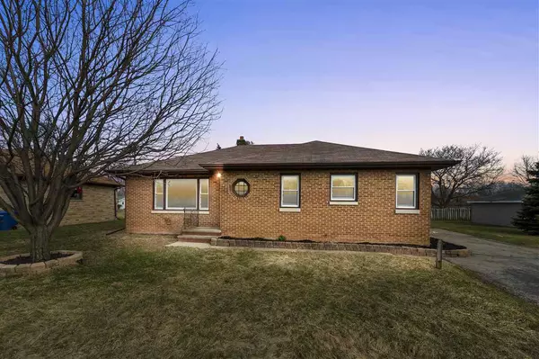 955 APPLETON ROAD, Menasha, WI 54952