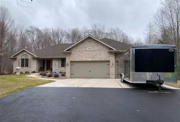 5932 TIMBER HAVEN DRIVE, Little Suamico, WI 54141