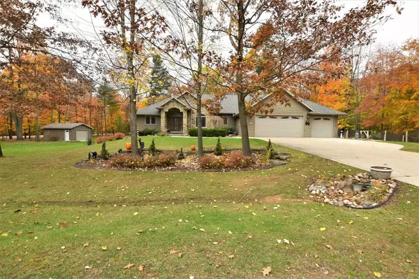5906 HAVENWOOD HILLS DRIVE, Little Suamico, WI 54141