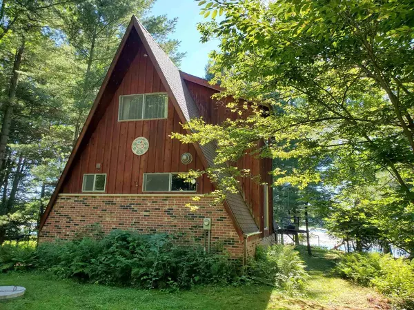 160 LAKESHORE DRIVE, Iola, WI 54945