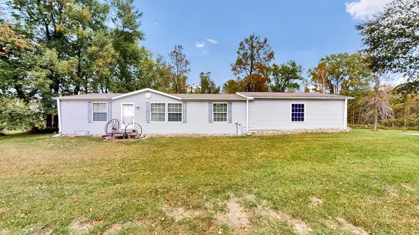 5590 GEANO BEACH ROAD, Little Suamico, WI 54141