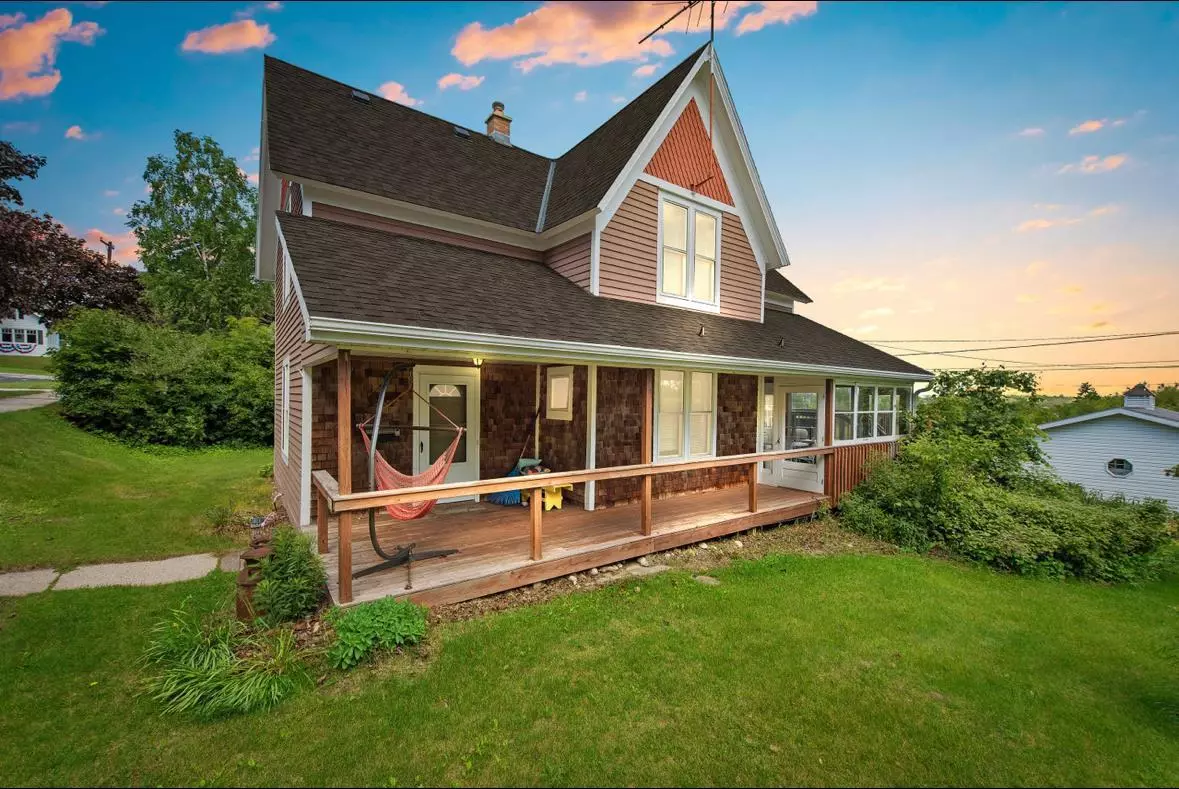 Kewaunee, WI 54216,811 MILLER STREET