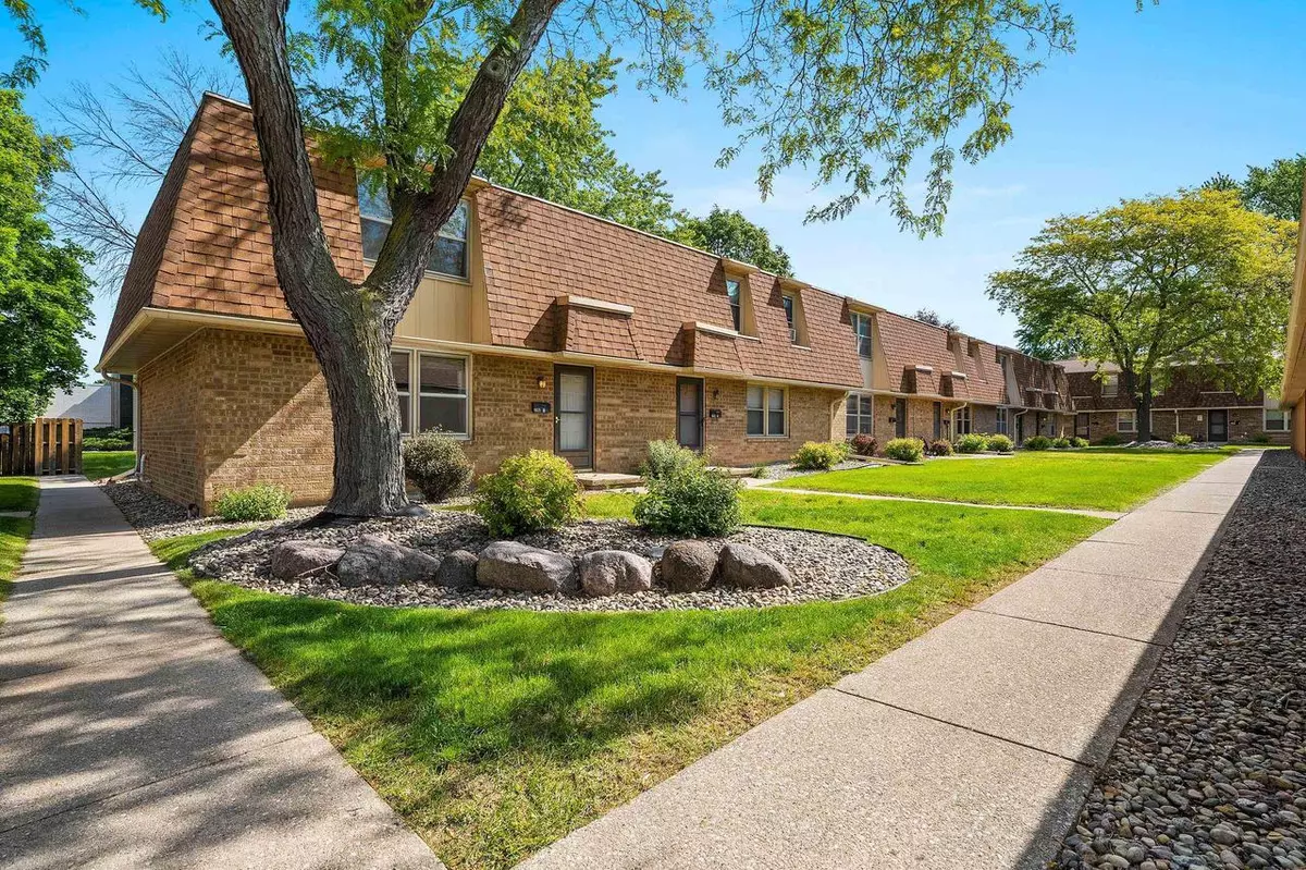 Green Bay, WI 54302,205 HUTH STREET #E