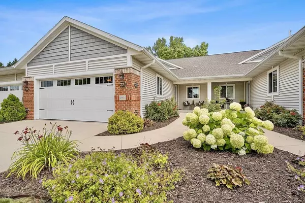 2592 BAY HARBOR CIRCLE #2, Ashwaubenon, WI 54304