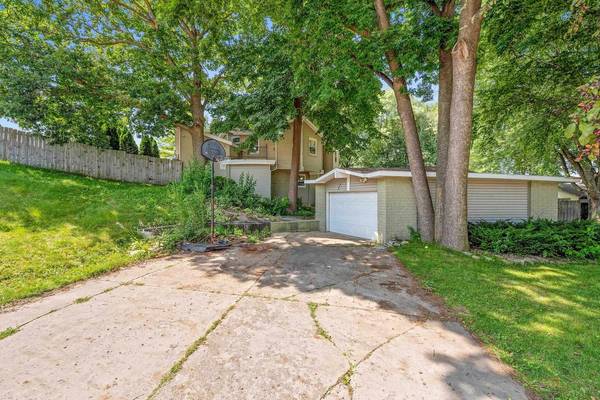 856 ALPINE DRIVE, Green Bay, WI 54311