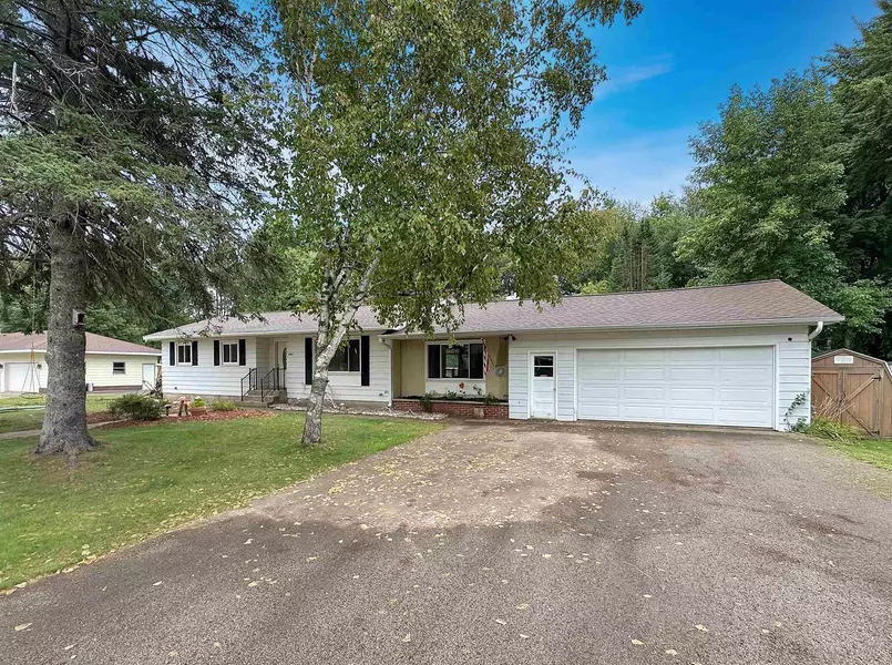 1005 EDGEWOOD CIRCLE, Marinette, WI 54143