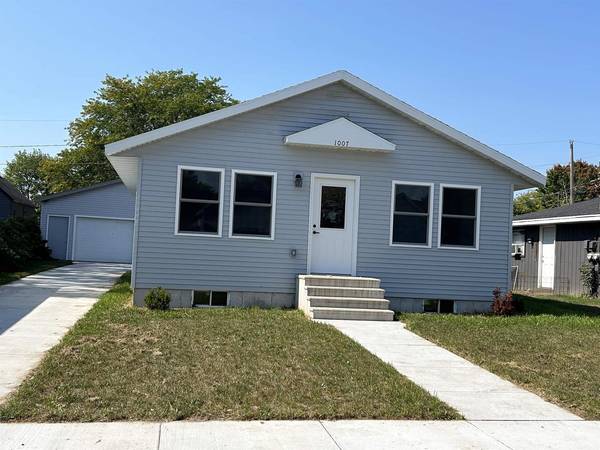 1007 BLAINE STREET, Marinette, WI 54143