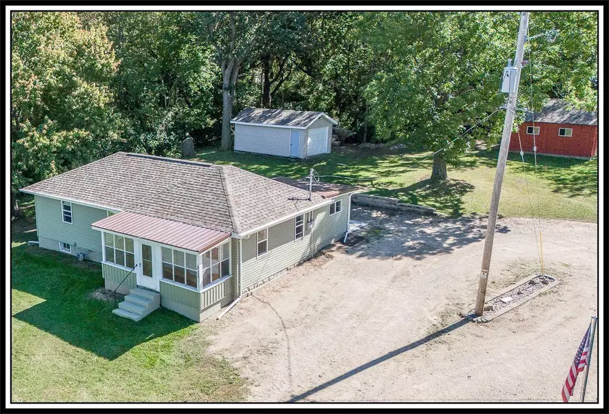 213 W CLARK STREET, Weyauwega, WI 54983