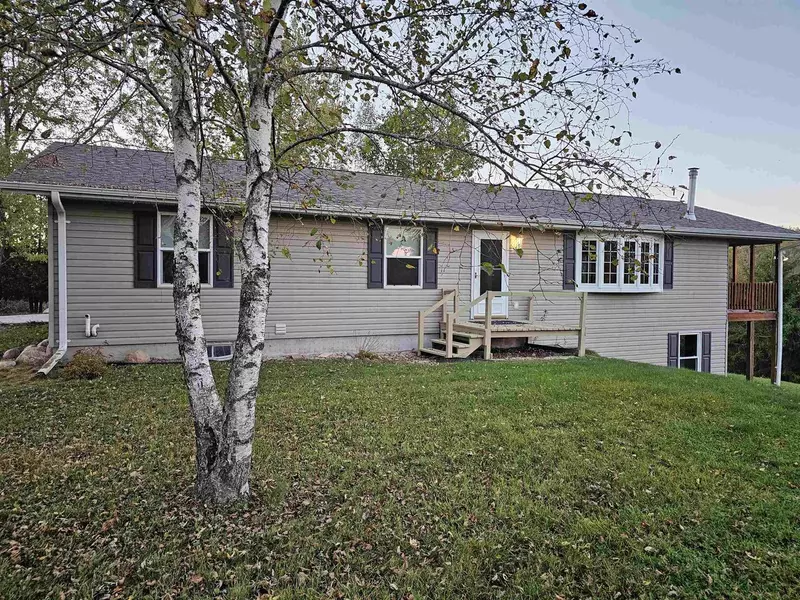 E928 S RIVER ROAD, Iola, WI 54945