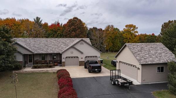 N2543 HODGETT COURT, Waupaca, WI 54981