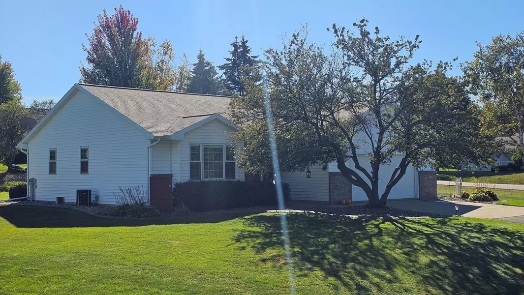 N1424 WILDWOOD DRIVE, Greenville, WI 54942