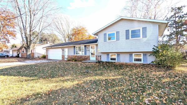 2705 HAZELWOOD LANE, Green Bay, WI 54304