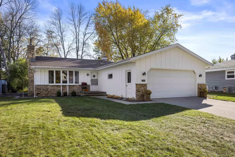 1500 REBECCA LANE, Appleton, WI 54915