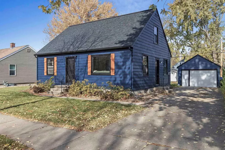 426 E COOLIDGE AVENUE, Appleton, WI 54915