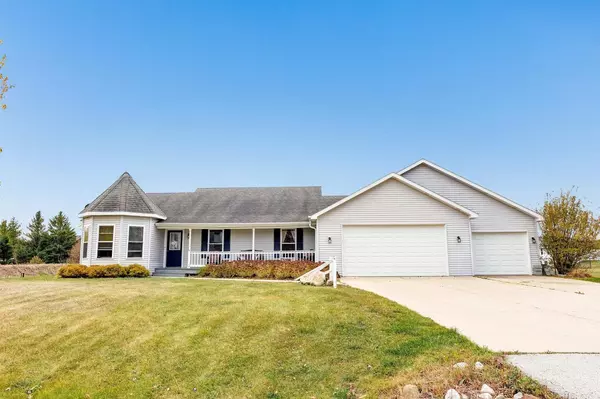 5066 SNAPDRAGON CIRCLE, Little Suamico, WI 54141