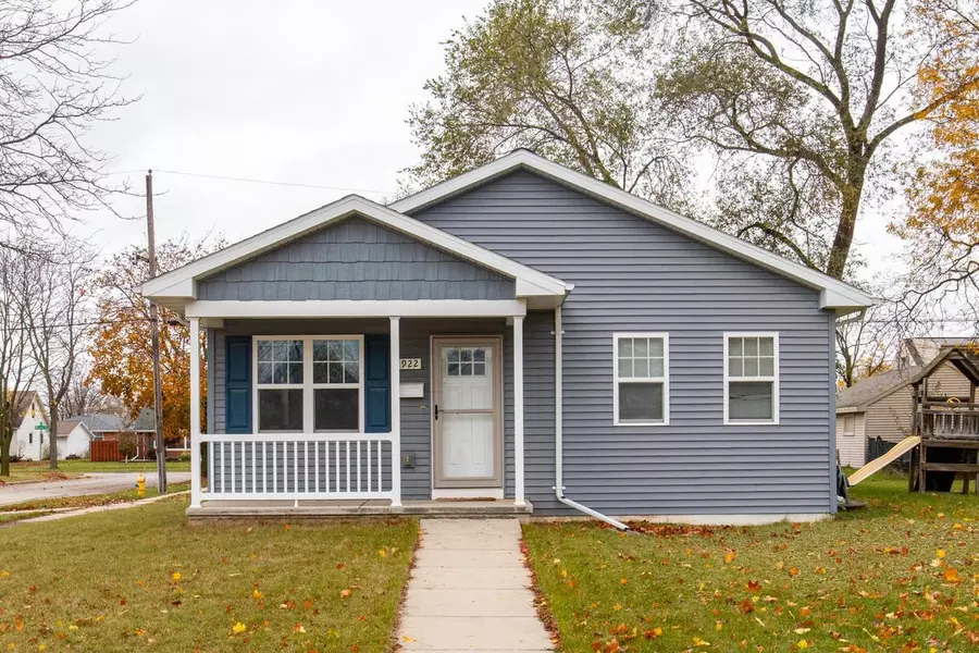 922 SILVER STREET, De Pere, WI 54115