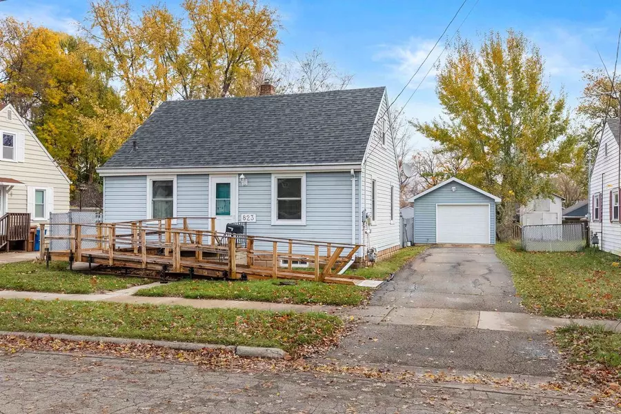 823 APPLETON STREET, Menasha, WI 54952