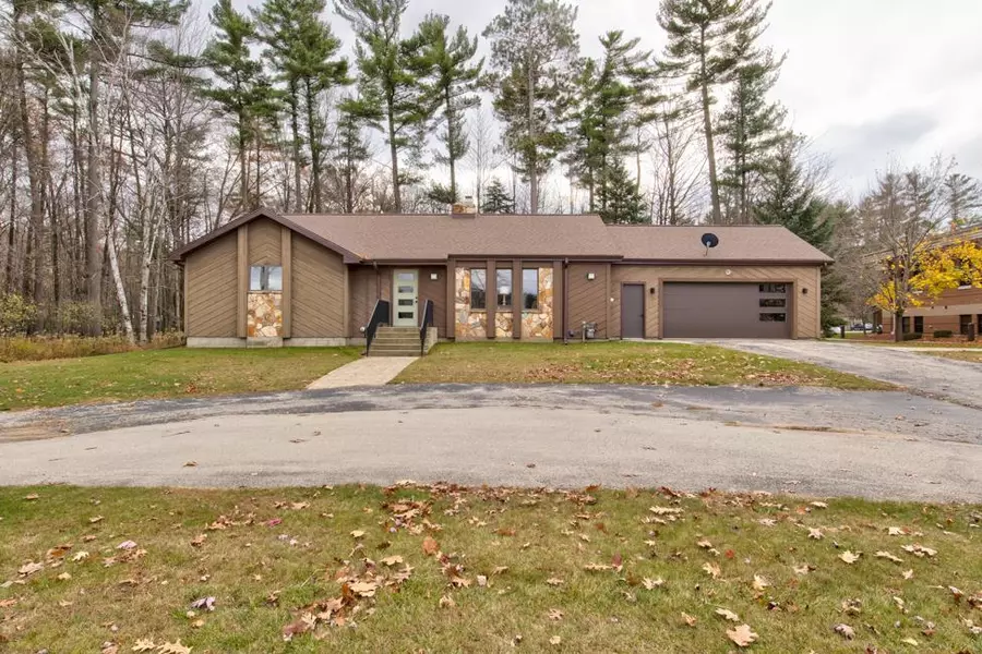 1025 UNIVERSITY DRIVE, Marinette, WI 54143