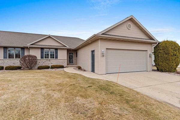 1104 SPRING LAKE DRIVE #21, De Pere, WI 54115