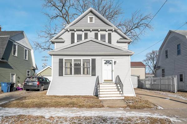 18 E MELVIN AVENUE, Oshkosh, WI 54901