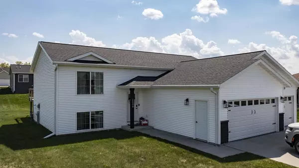 2290 MAYEK DRIVE, Waupaca, WI 54981
